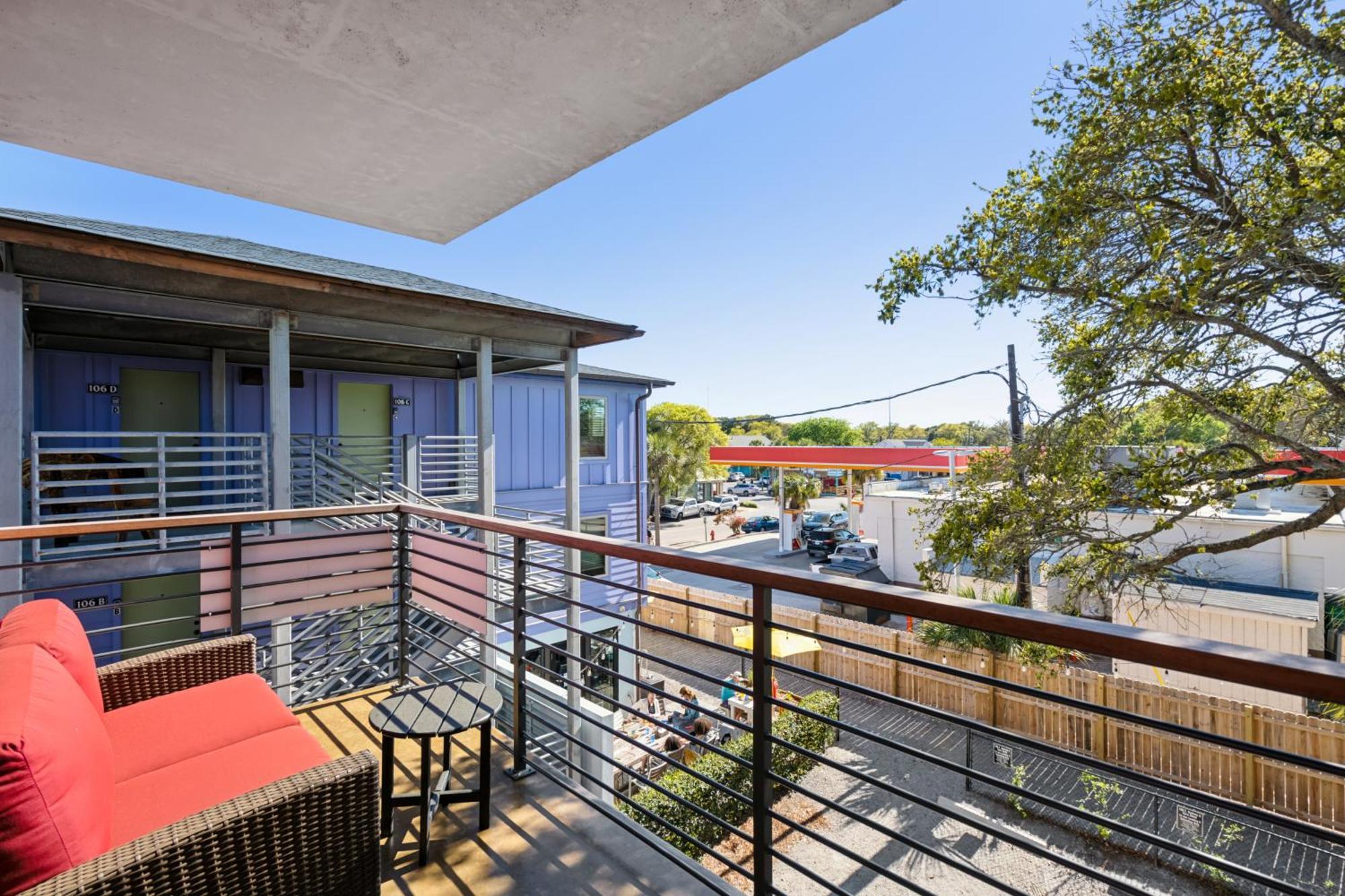 Boutique Vera Hotel In The Heart Of Folly Beach Eksteriør bilde