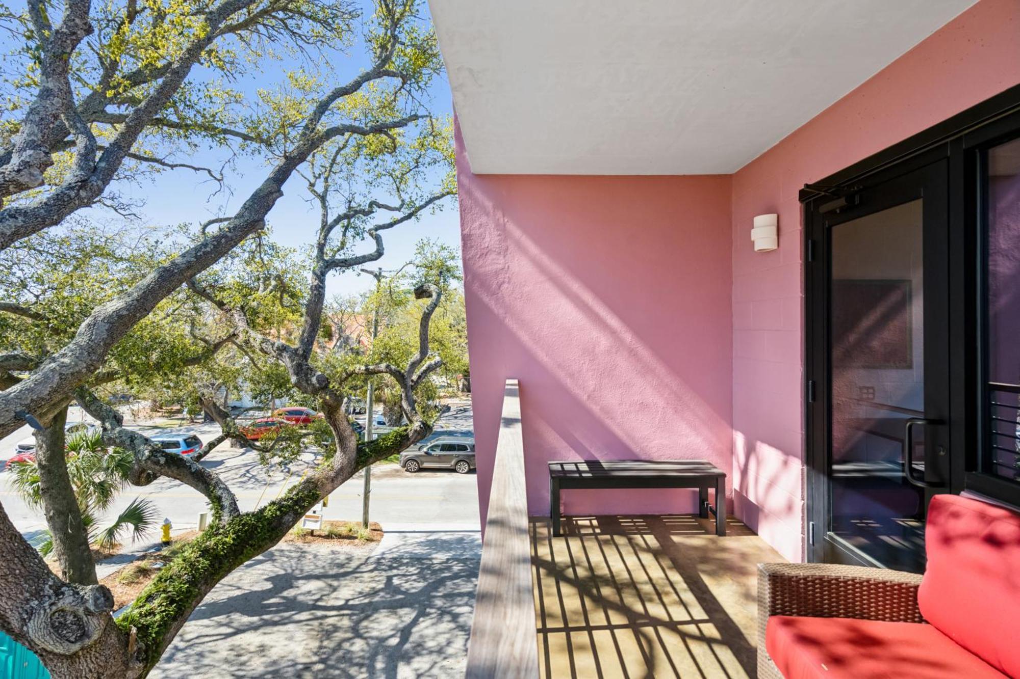 Boutique Vera Hotel In The Heart Of Folly Beach Eksteriør bilde