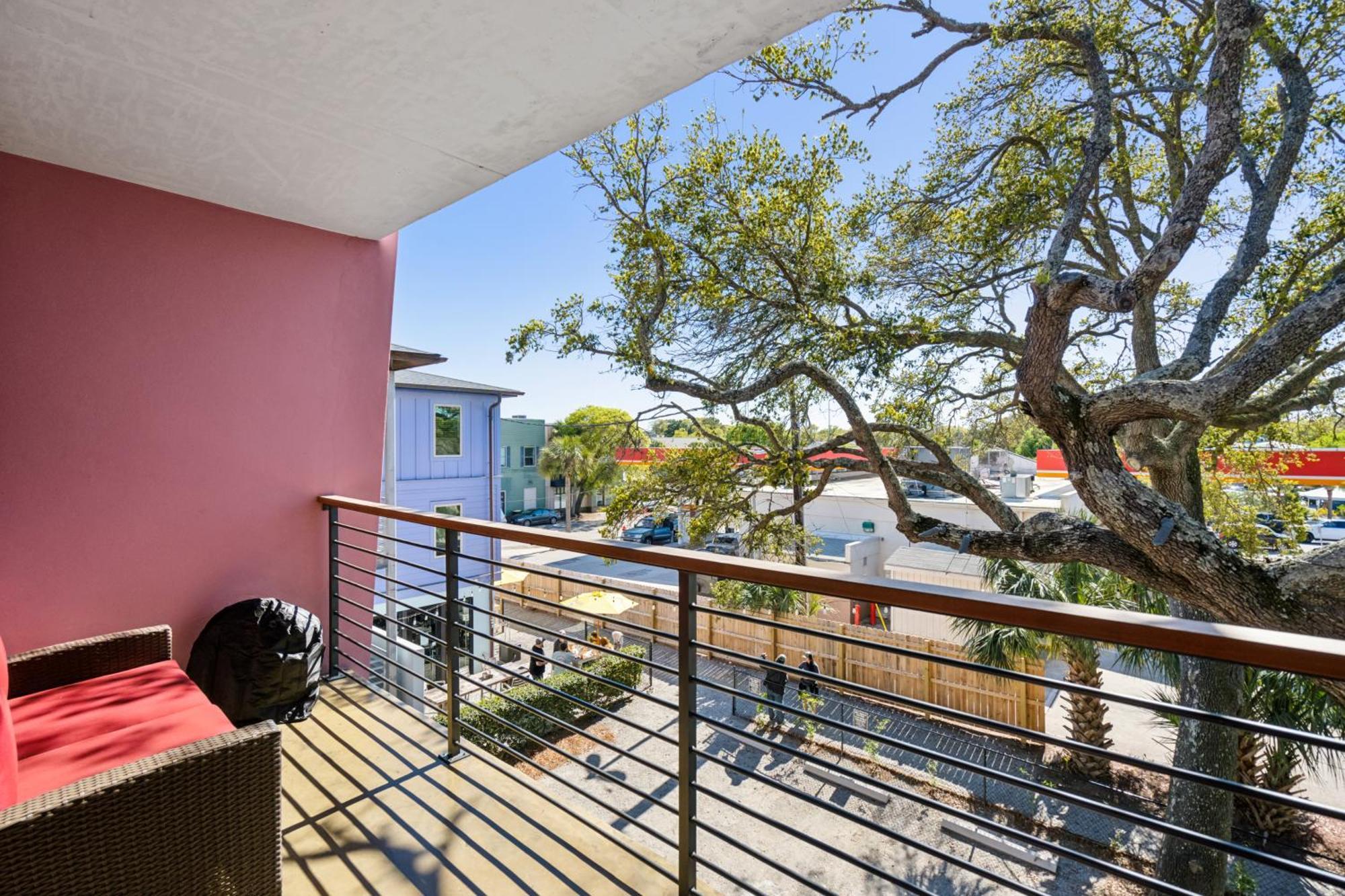 Boutique Vera Hotel In The Heart Of Folly Beach Eksteriør bilde