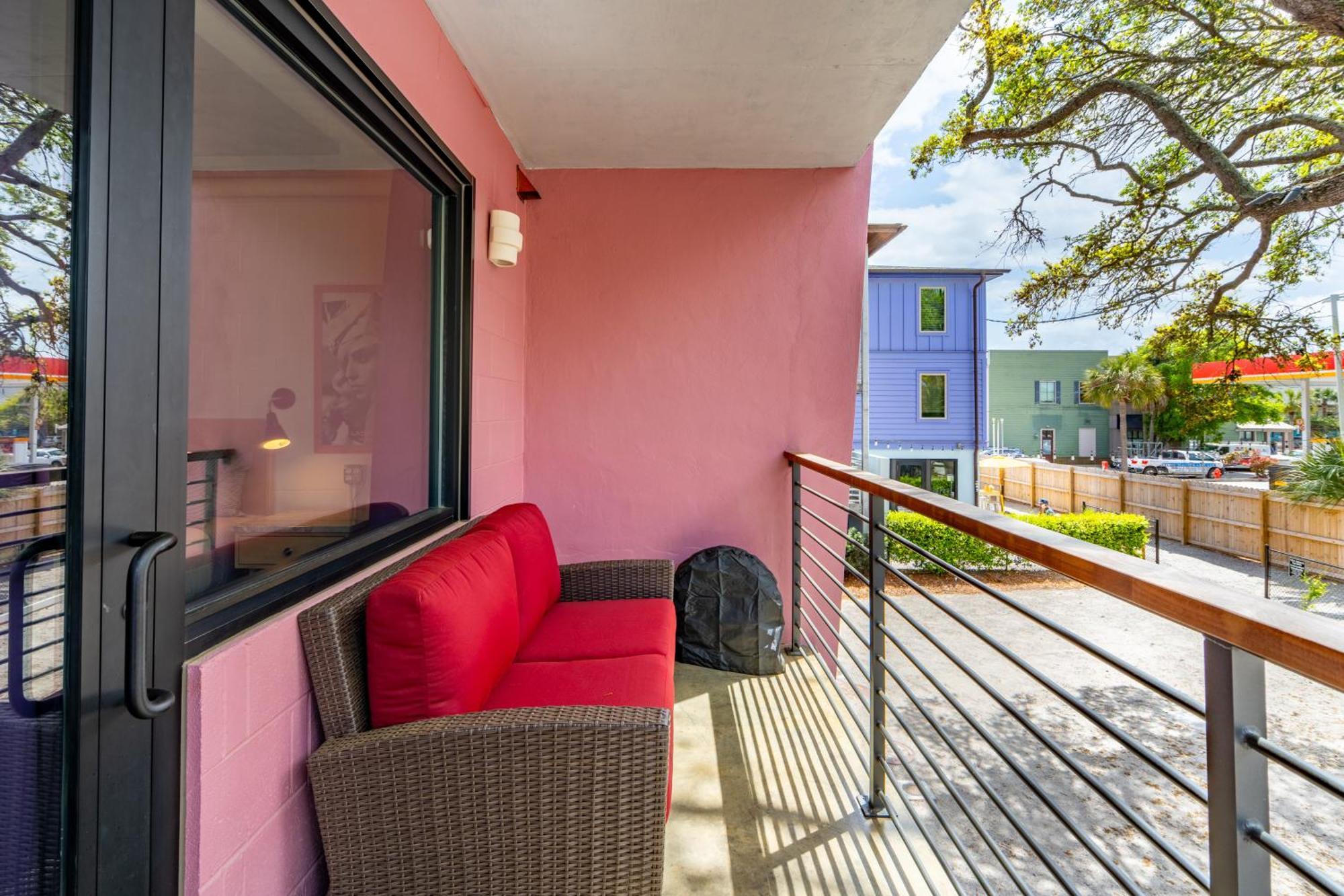 Boutique Vera Hotel In The Heart Of Folly Beach Eksteriør bilde