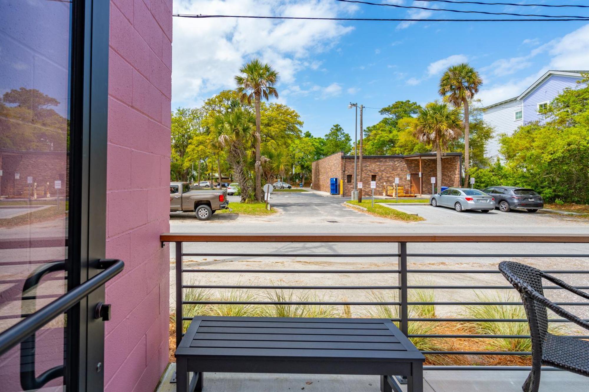 Boutique Vera Hotel In The Heart Of Folly Beach Eksteriør bilde