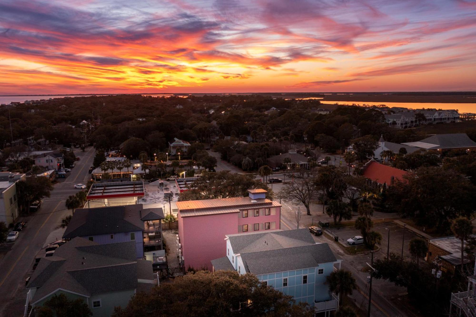 Boutique Vera Hotel In The Heart Of Folly Beach Eksteriør bilde