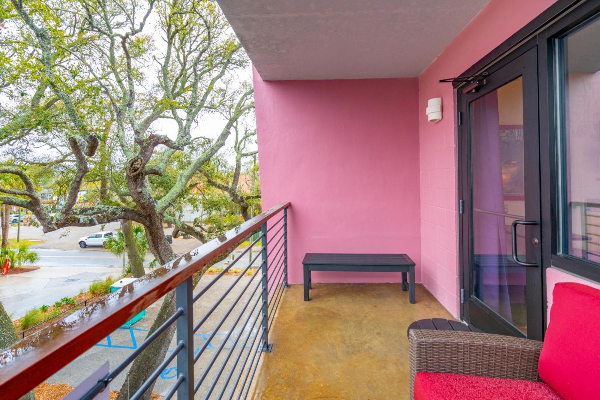 Boutique Vera Hotel In The Heart Of Folly Beach Eksteriør bilde