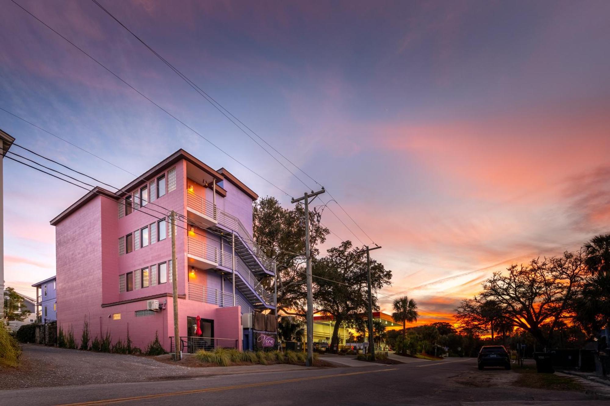 Boutique Vera Hotel In The Heart Of Folly Beach Eksteriør bilde