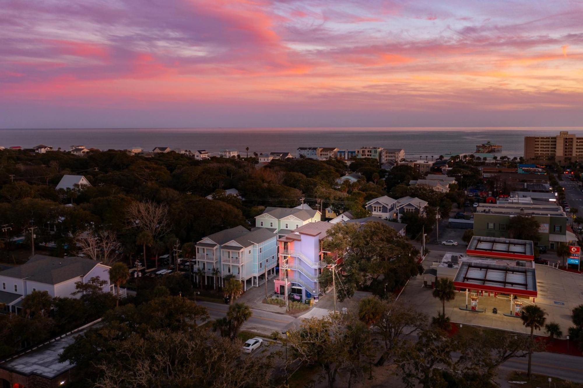 Boutique Vera Hotel In The Heart Of Folly Beach Eksteriør bilde
